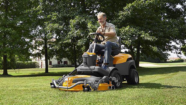 Stiga Frontmäher im Einsatz